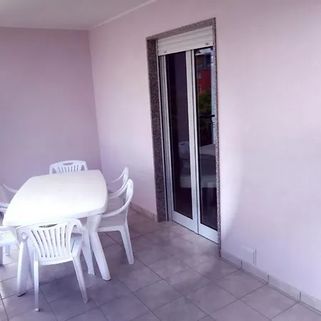 Apartamento Poolside Comfort In A Prestigious Location