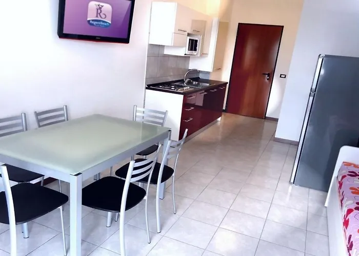 Poolside Comfort In A Prestigious Location Daire *