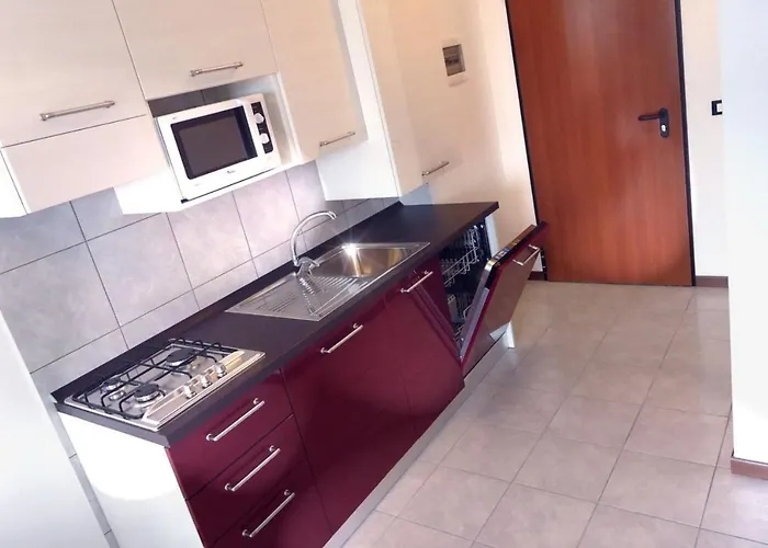 Poolside Comfort In A Prestigious Location Daire Bibione