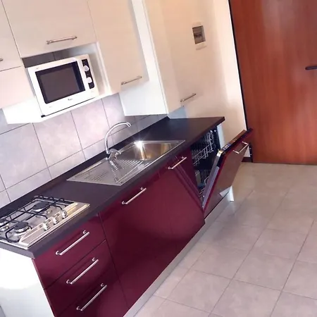Poolside Comfort In A Prestigious Location Apartamento Bibione