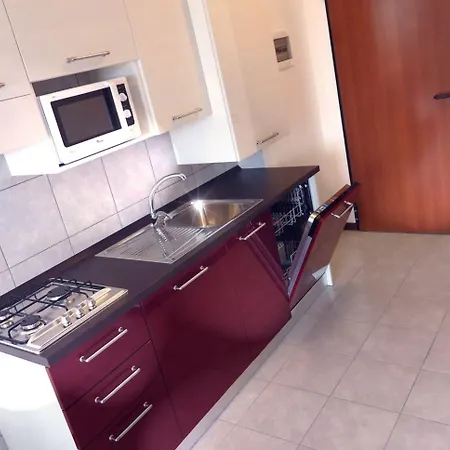 Poolside Comfort In A Prestigious Location Apartman Bibione