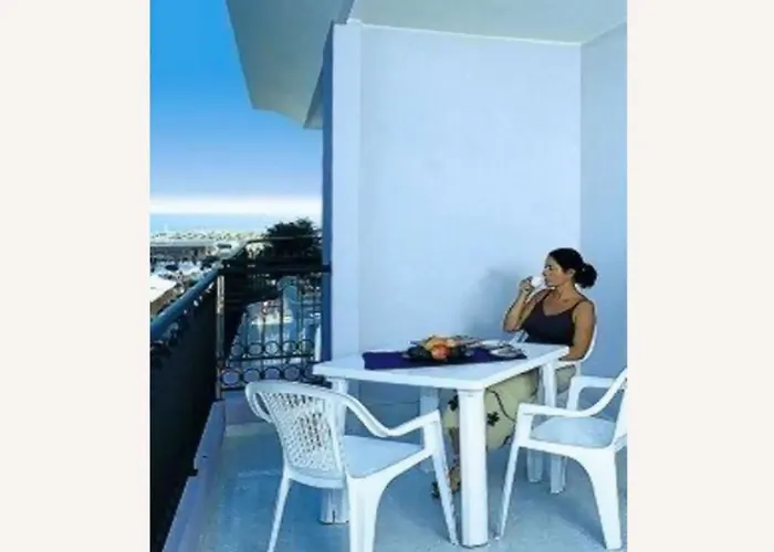 Poolside Comfort In A Prestigious Location Apartmán Bibione