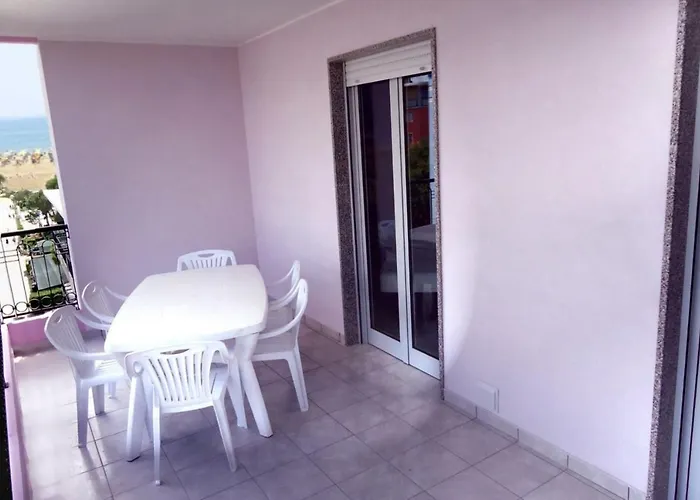 דירה Poolside Comfort In A Prestigious Location